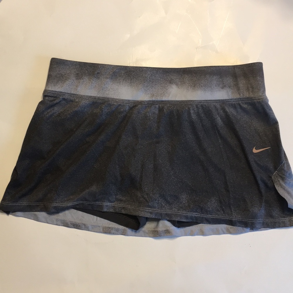 Nike Women's Dark Gray Athletic Skort with Light Gray Lining and Pink Swoosh